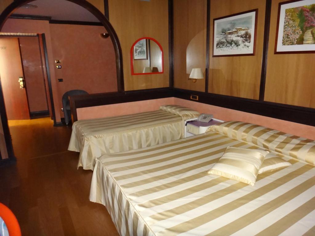 Benny Hotel Катандзаро Стая снимка