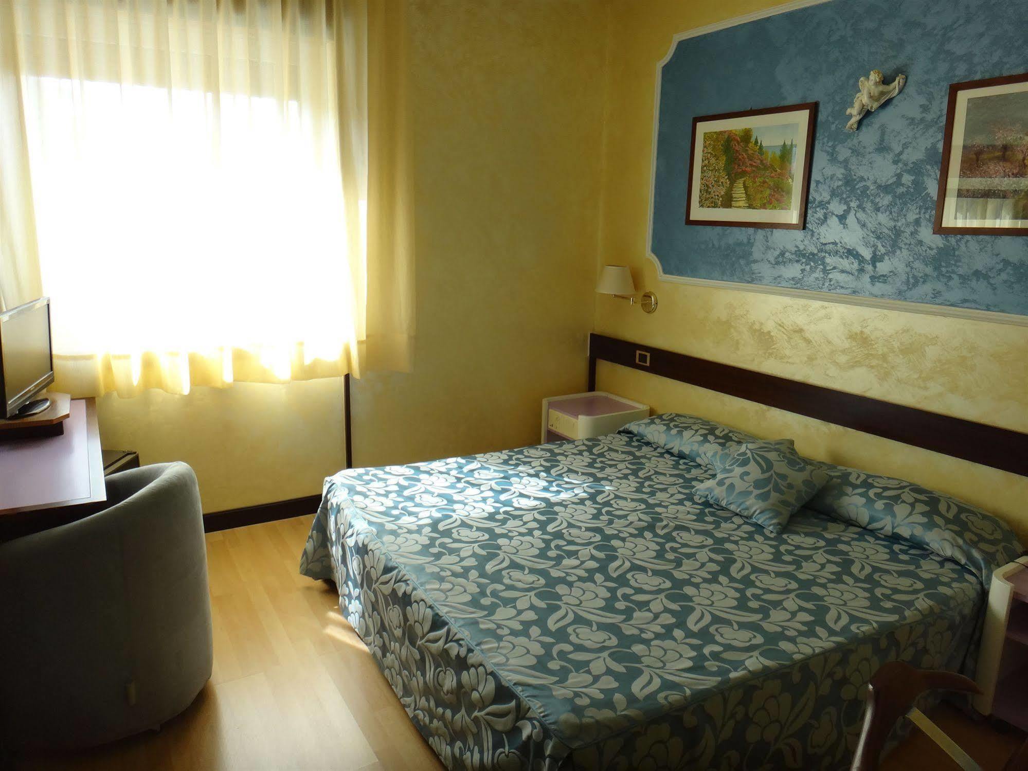 Benny Hotel Катандзаро Екстериор снимка